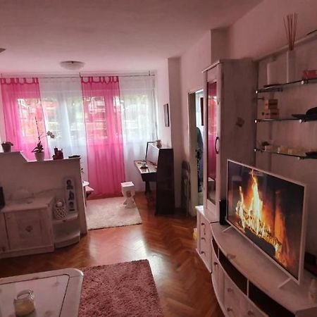 Daisy Apartment พูลา ภายนอก รูปภาพ