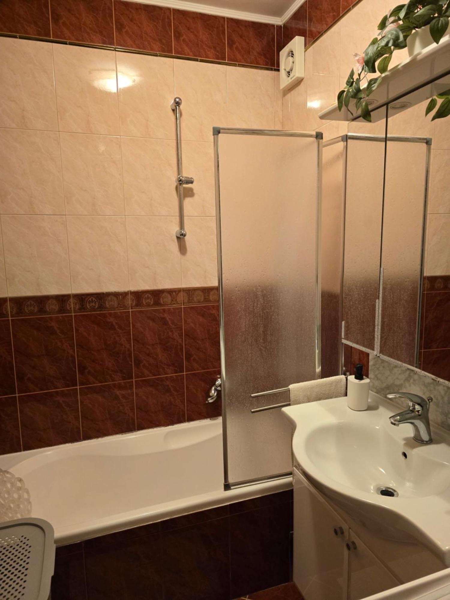 Daisy Apartment พูลา ภายนอก รูปภาพ